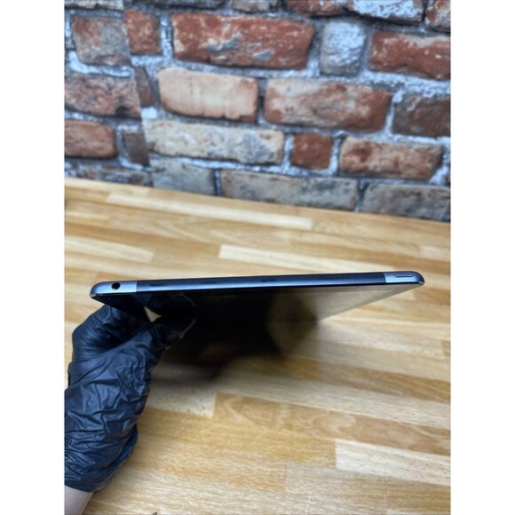 Apple iPad Air (16GB )- ME993LL/B ( A1475) Fully Functional / Version 12.5.7 - Picture 2 of 9